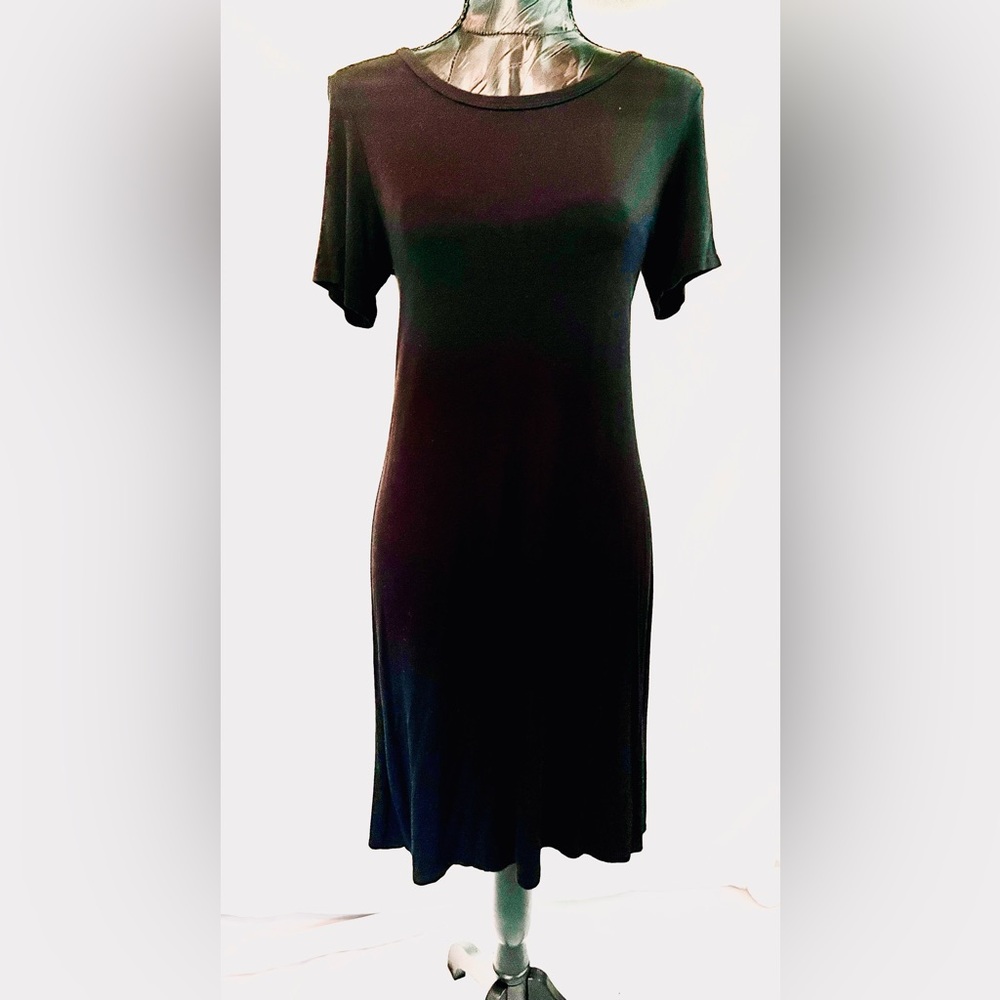 Olivia Rae Elegant Black Midi Dress